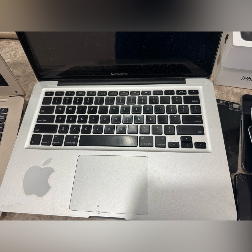 Apple IPhones, IPads, MacBooks, and other devices. PARTS ONLY! - Picture 6 of 10
